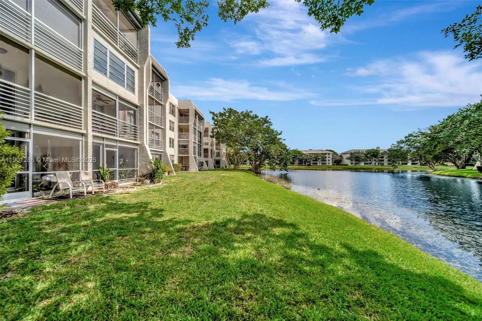 9230 Lagoon Pl, #309