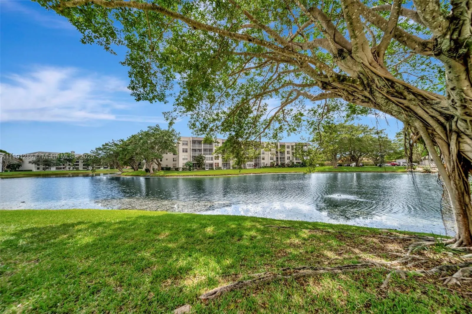 9230 Lagoon Pl, #309