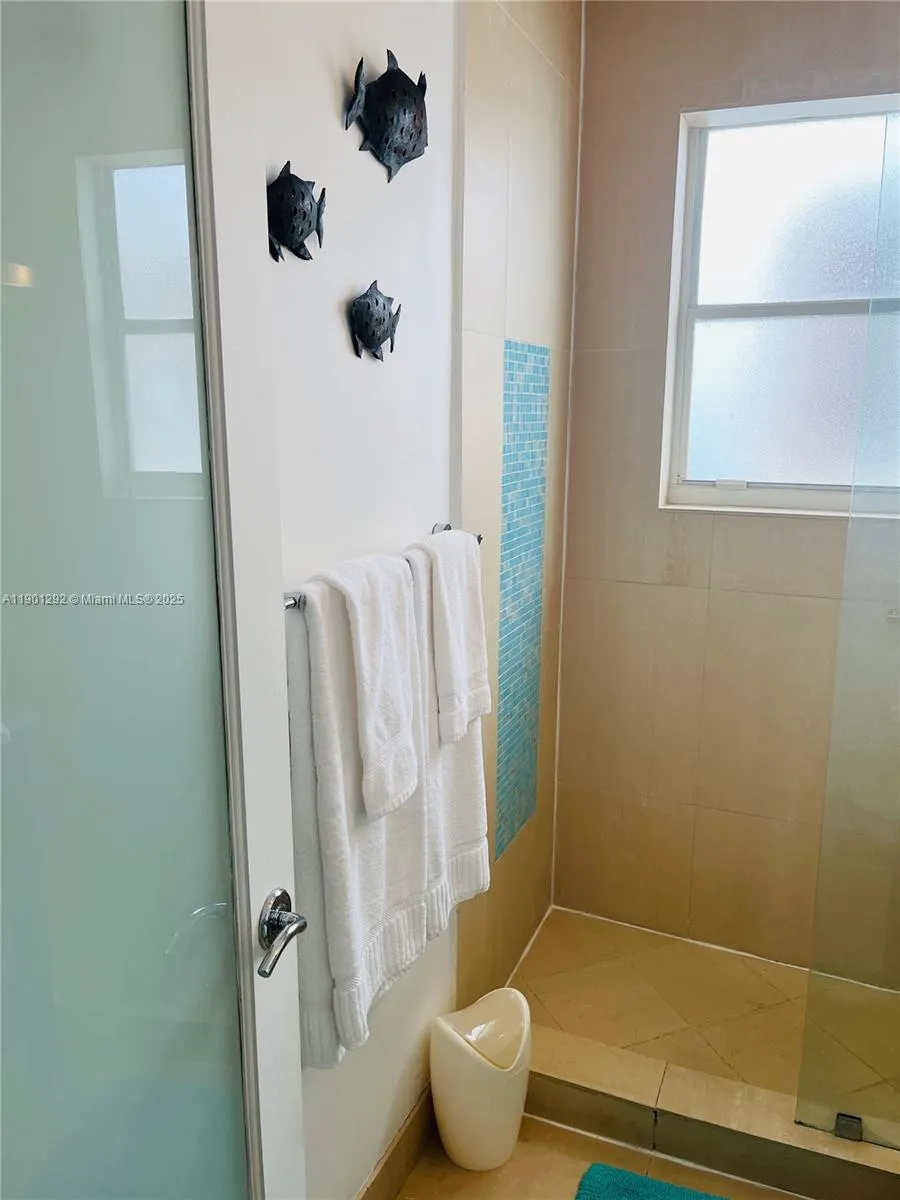 1340 Drexel Ave, #406