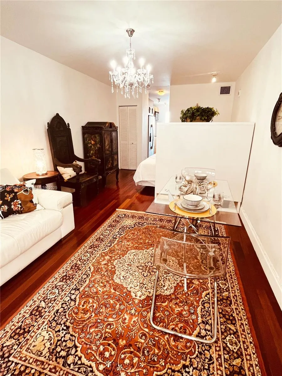 1340 Drexel Ave, #406