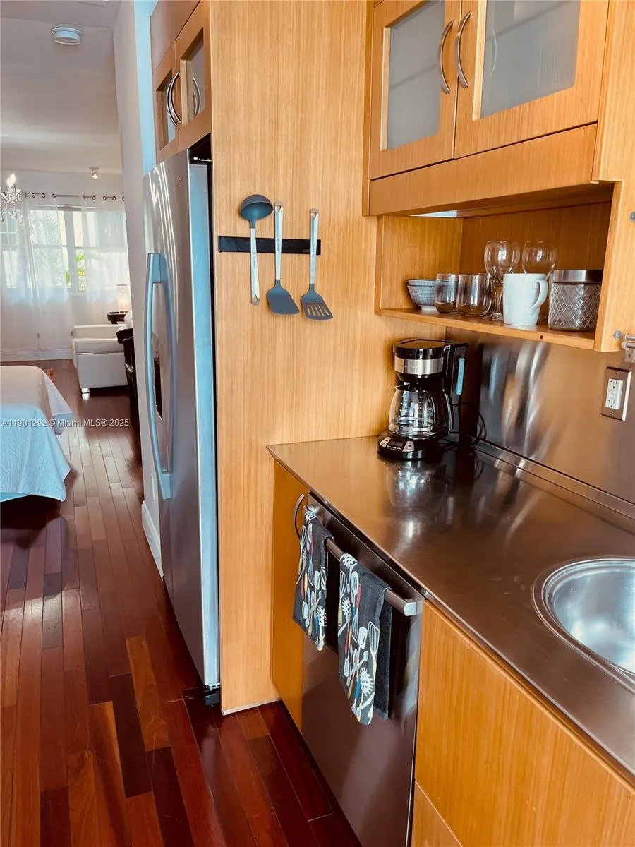 1340 Drexel Ave, #406