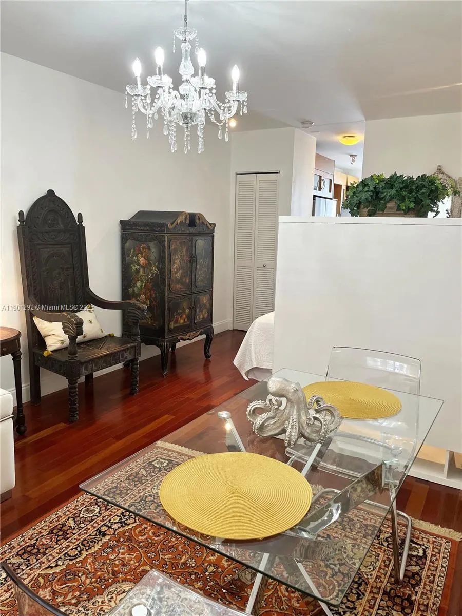 1340 Drexel Ave, #406