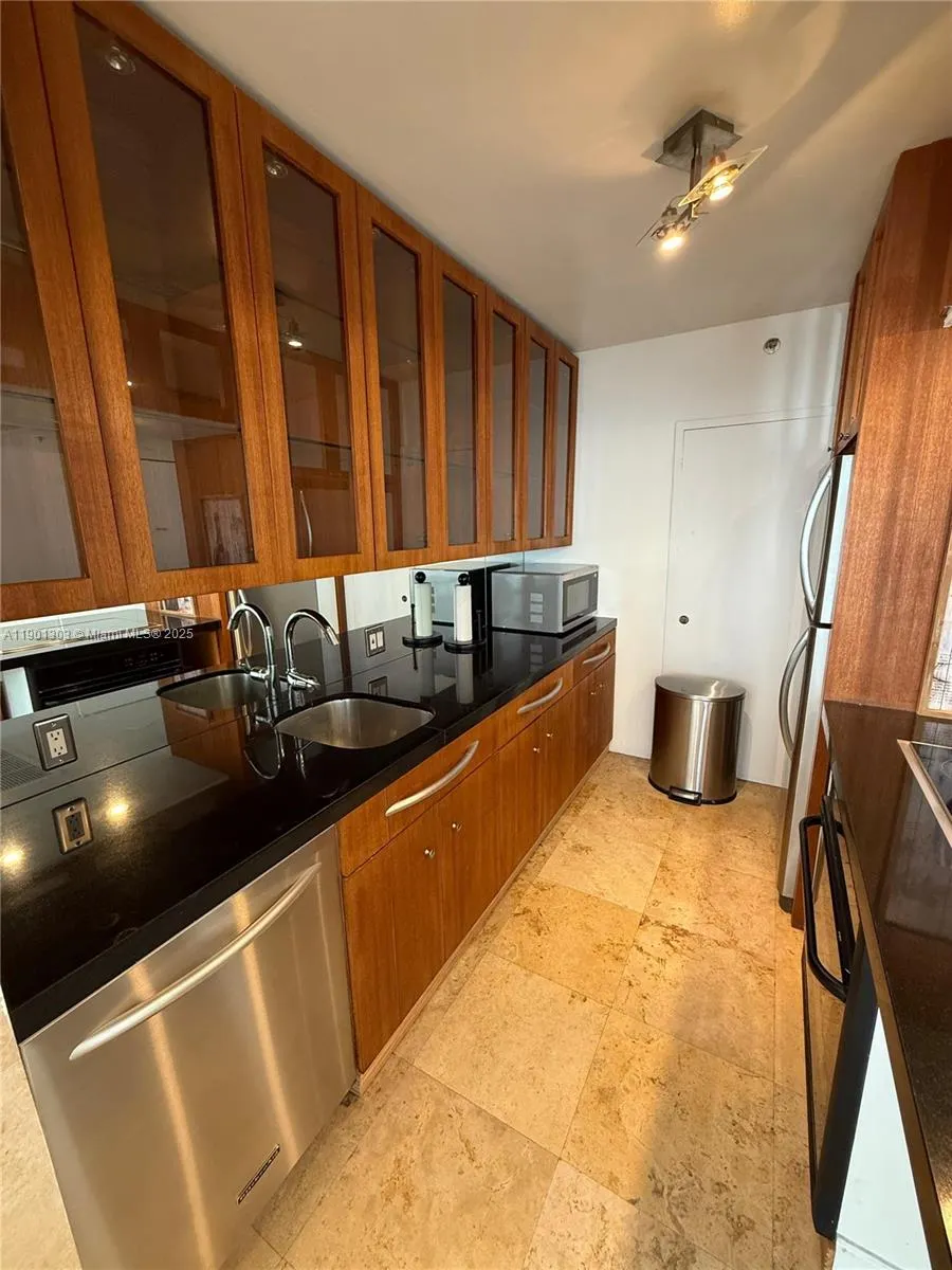 100 Lincoln Rd, #1111