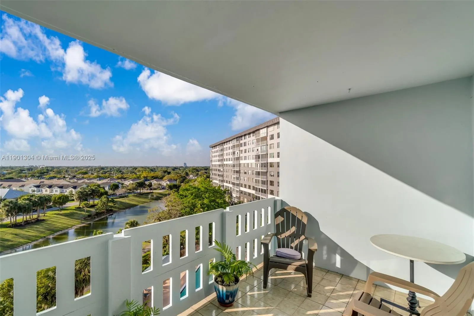 4001 Hillcrest Dr, #812