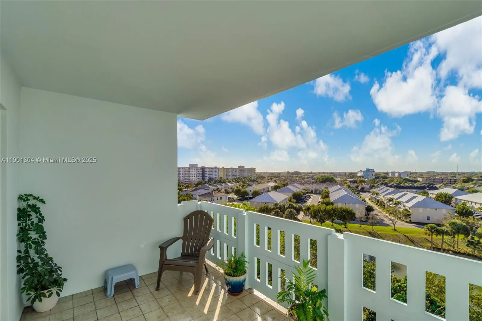 4001 Hillcrest Dr, #812