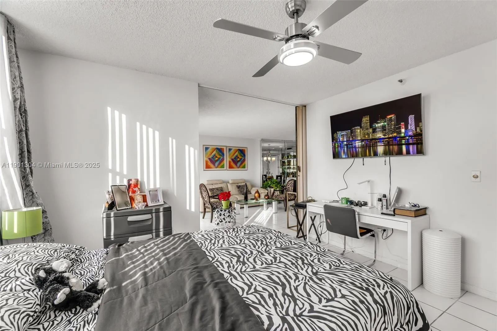 4001 Hillcrest Dr, #812