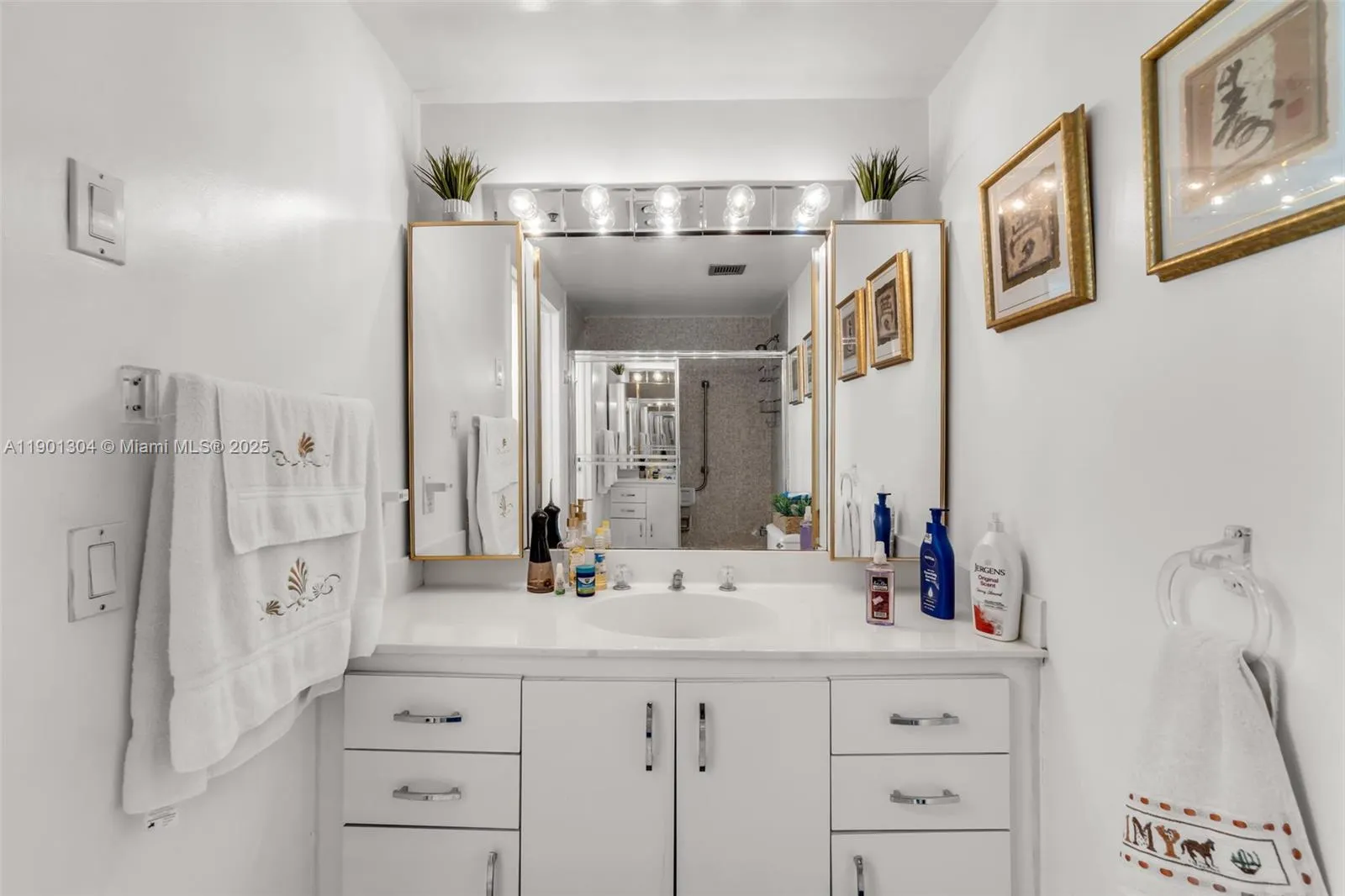 4001 Hillcrest Dr, #812