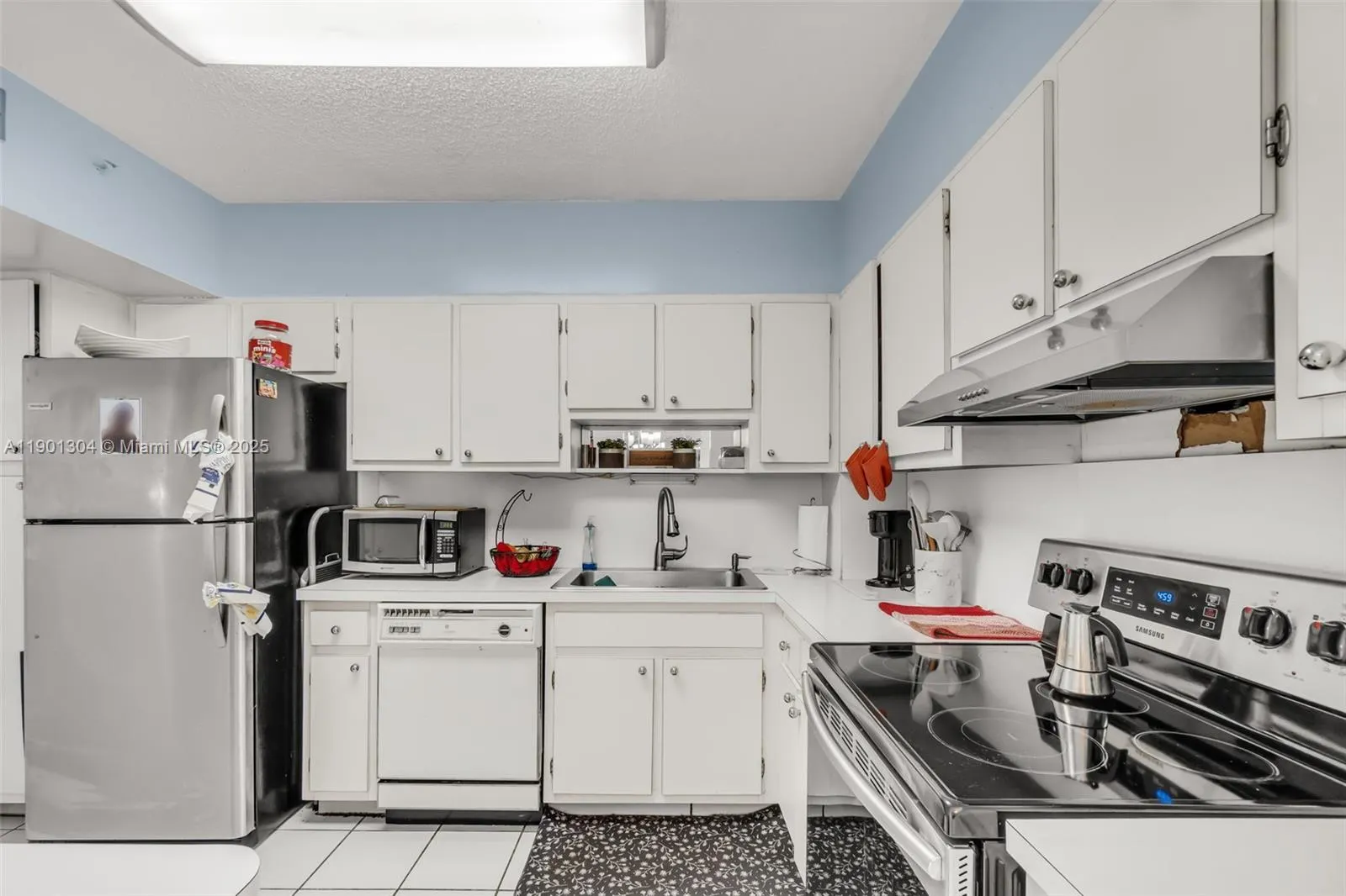 4001 Hillcrest Dr, #812