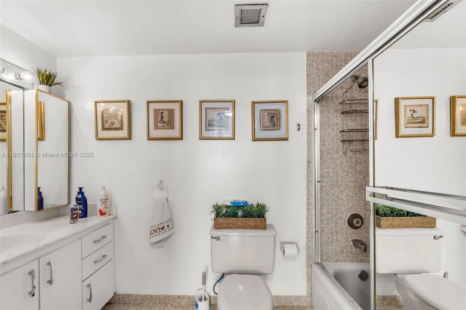 4001 Hillcrest Dr, #812