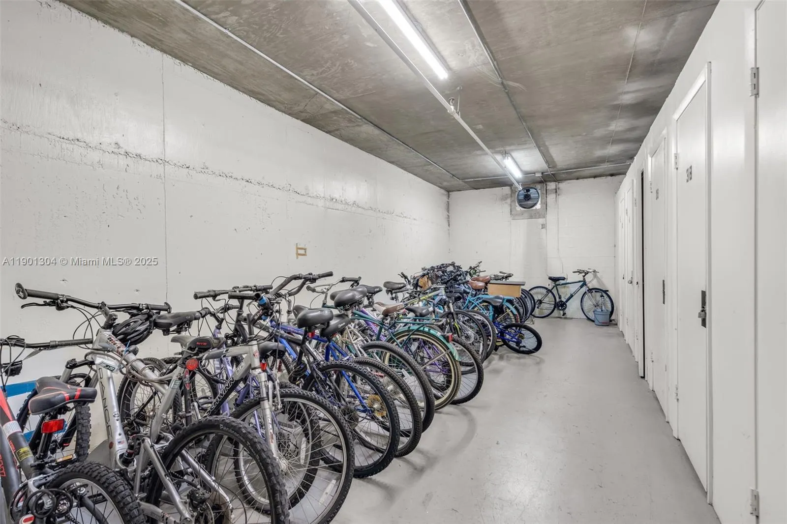 4001 Hillcrest Dr, #812