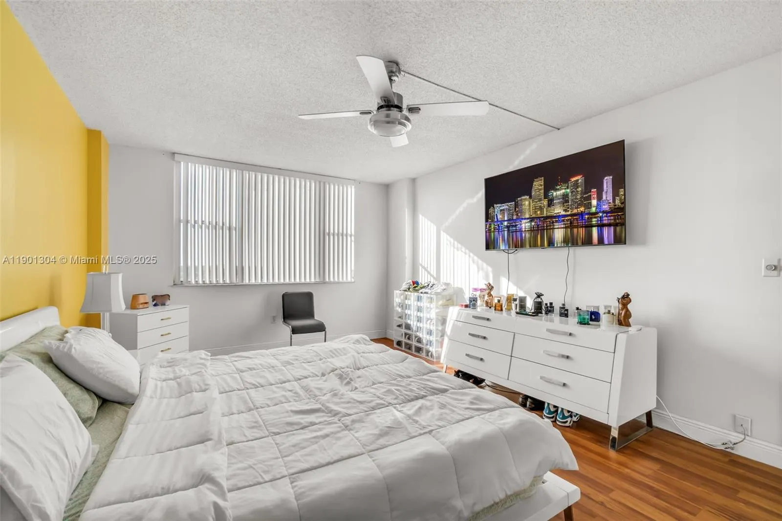 4001 Hillcrest Dr, #812