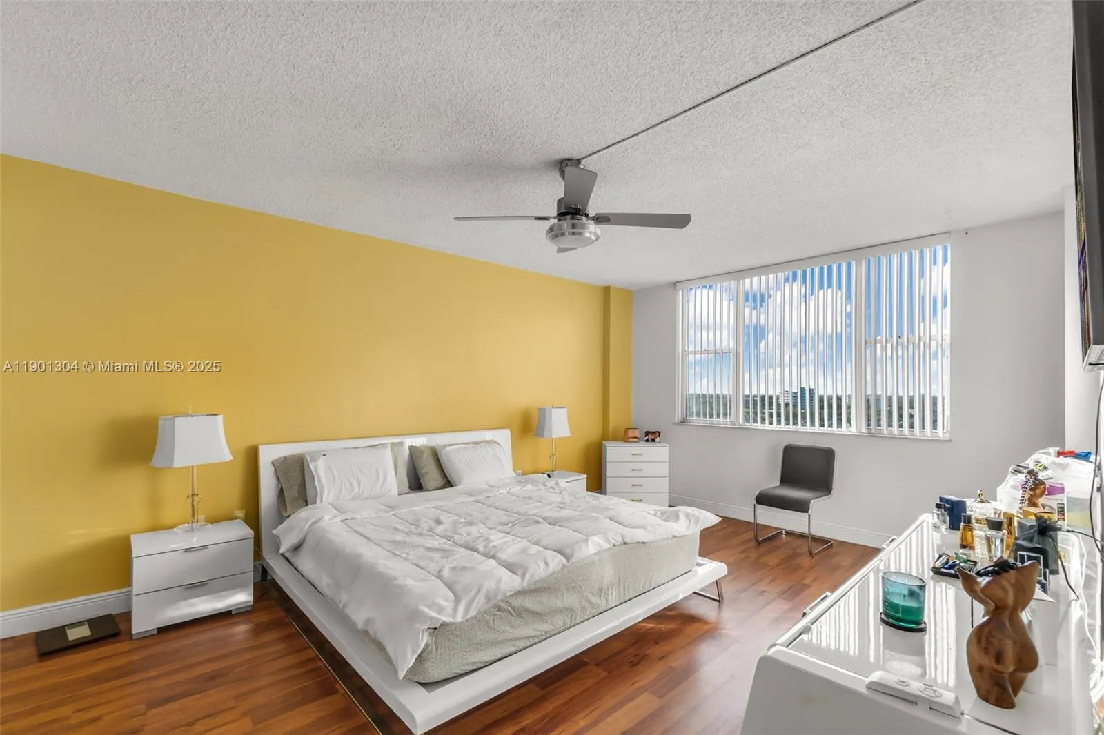 4001 Hillcrest Dr, #812