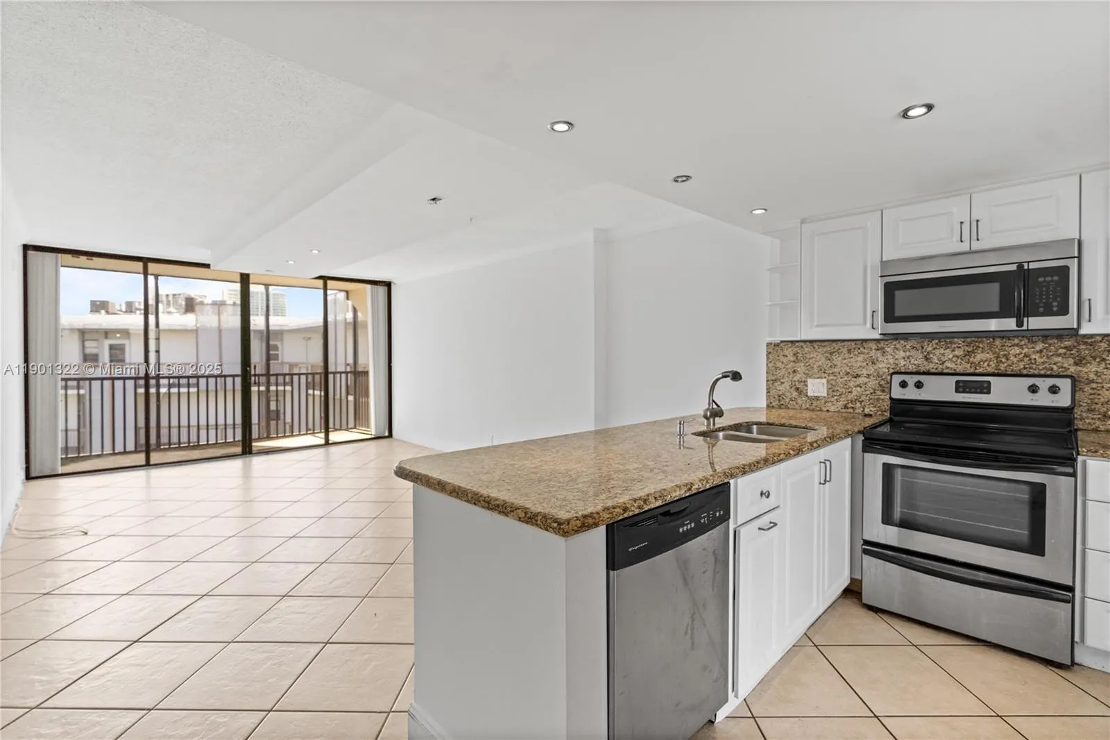 3475 N Country Club Dr, #814