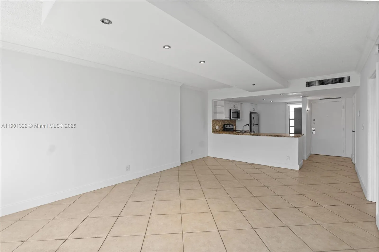 3475 N Country Club Dr, #814