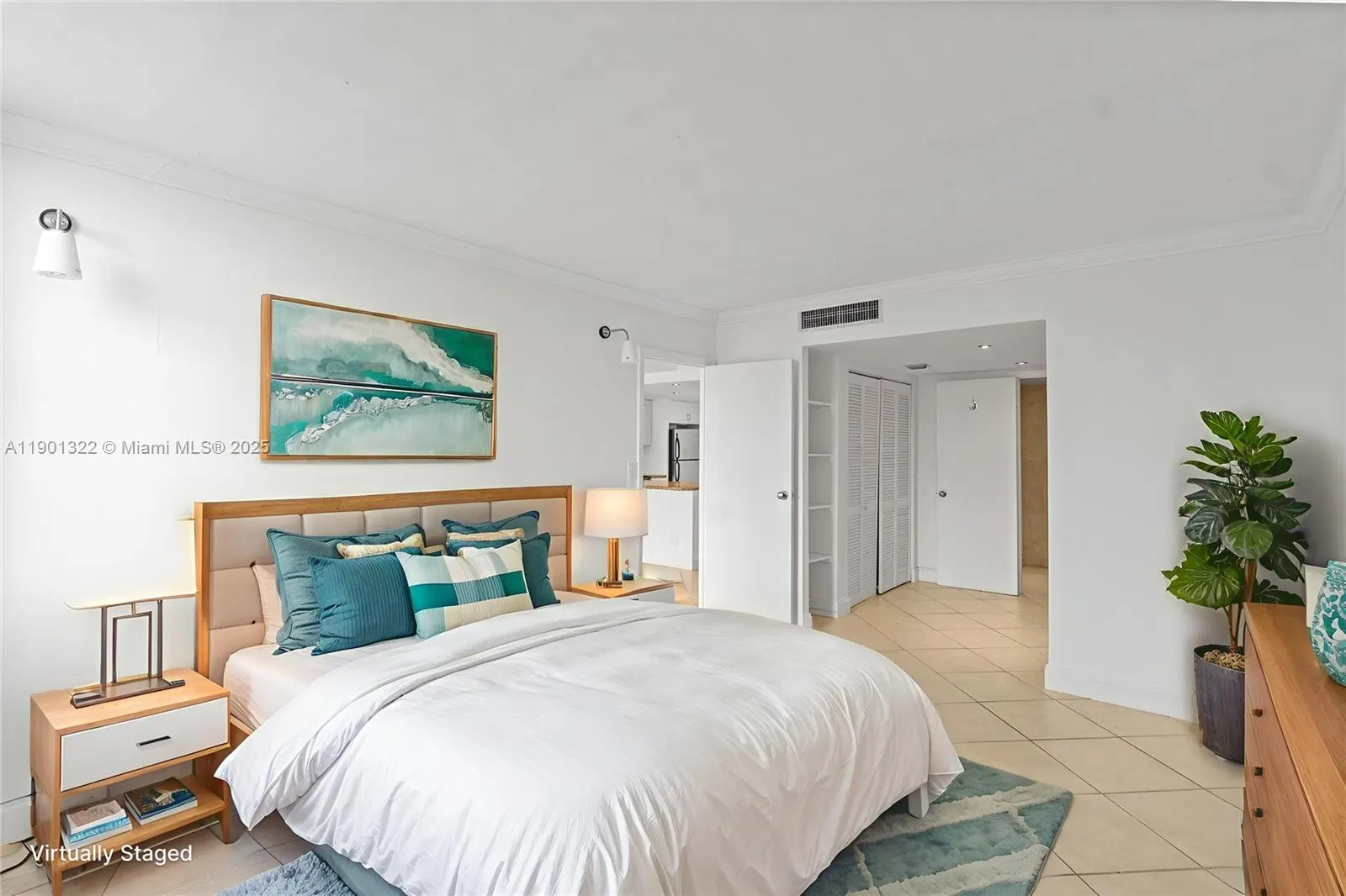 3475 N Country Club Dr, #814