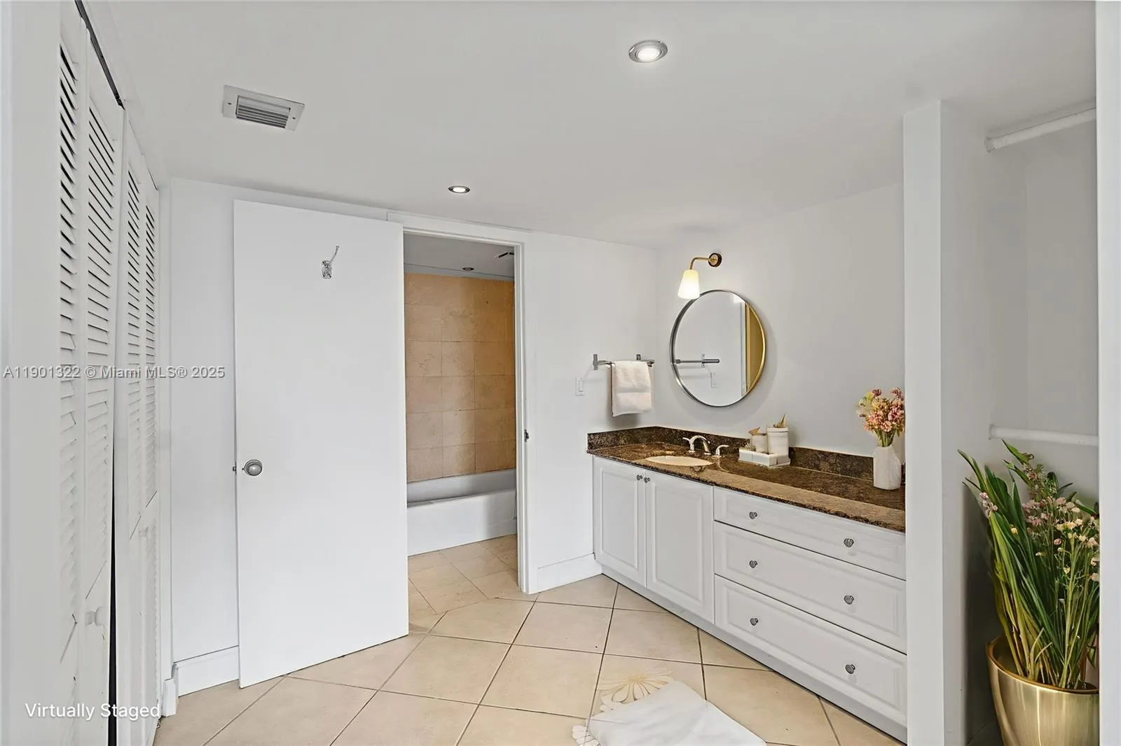 3475 N Country Club Dr, #814