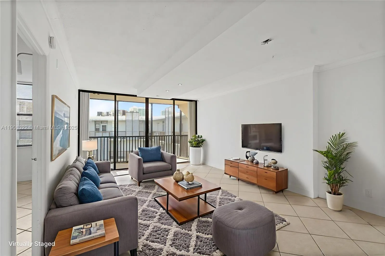 3475 N Country Club Dr, #814