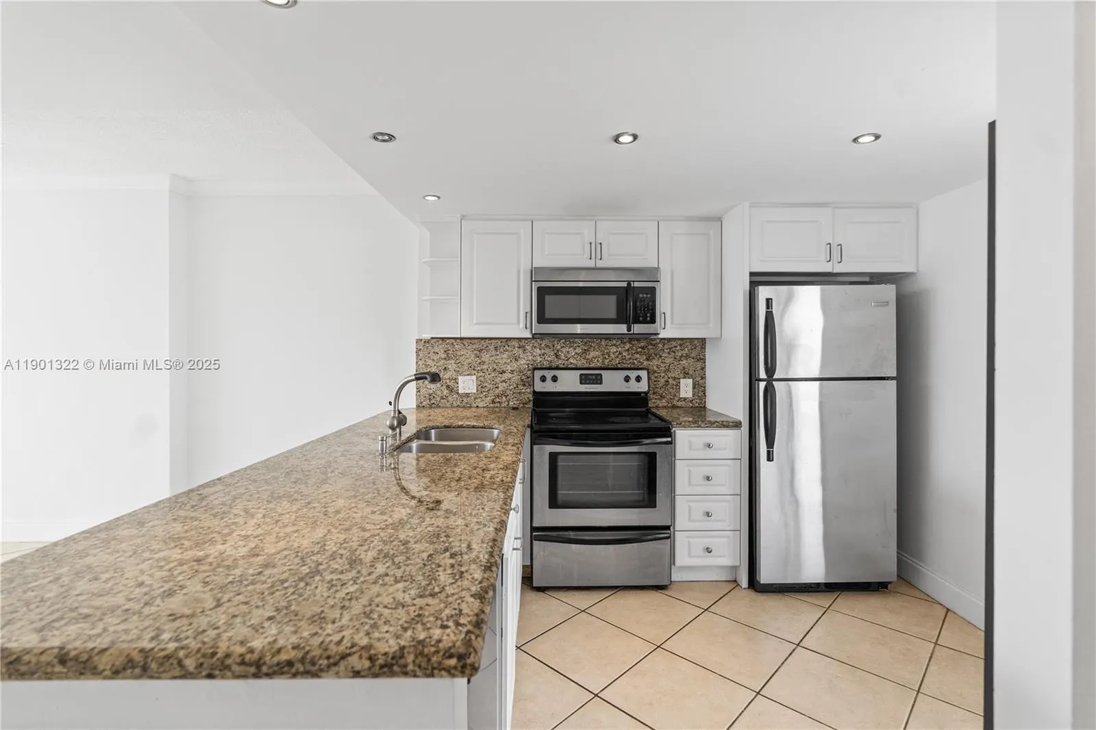 3475 N Country Club Dr, #814