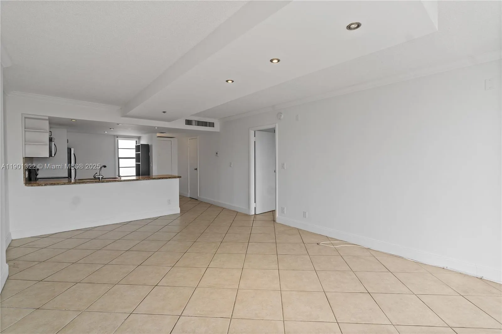 3475 N Country Club Dr, #814