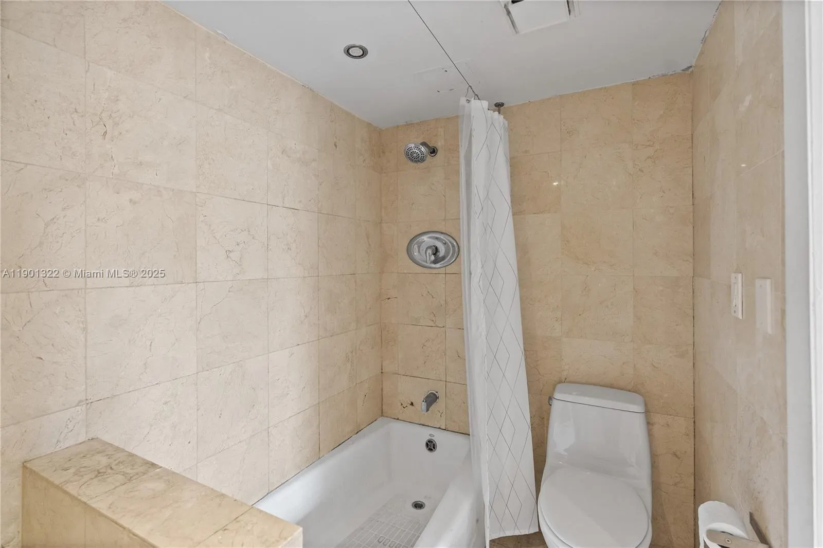 3475 N Country Club Dr, #814