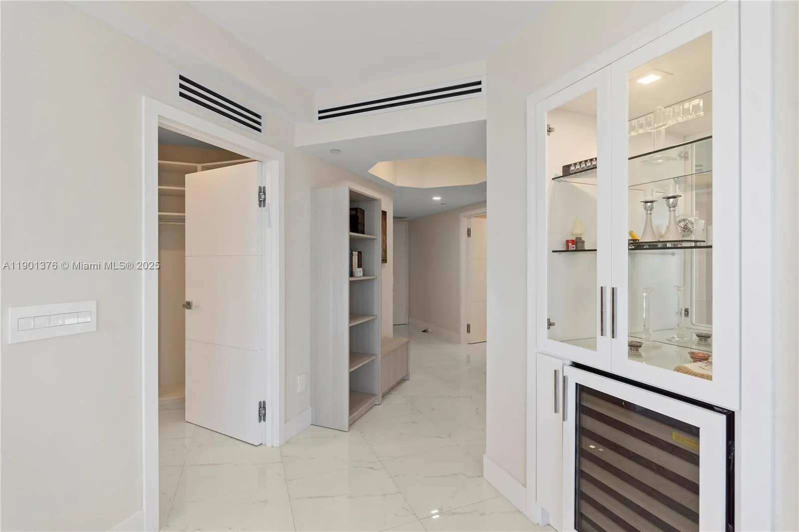 4779 Collins Ave, #1205