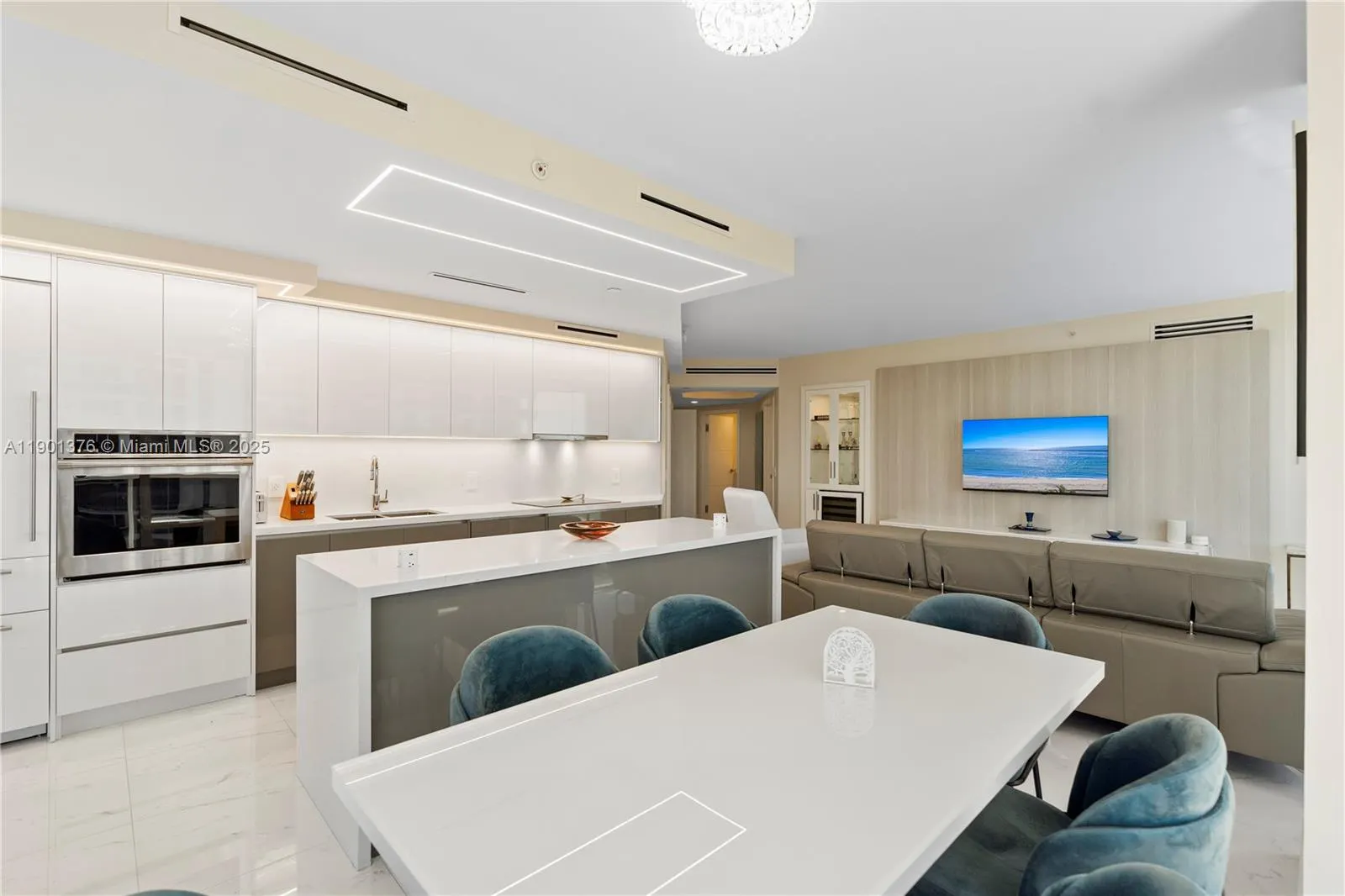 4779 Collins Ave, #1205