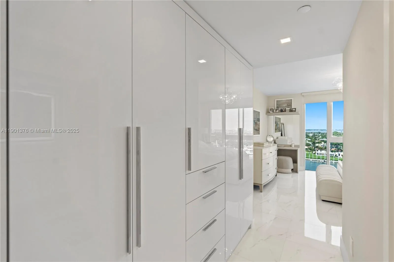 4779 Collins Ave, #1205