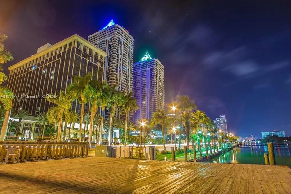 4779 Collins Ave, #1205