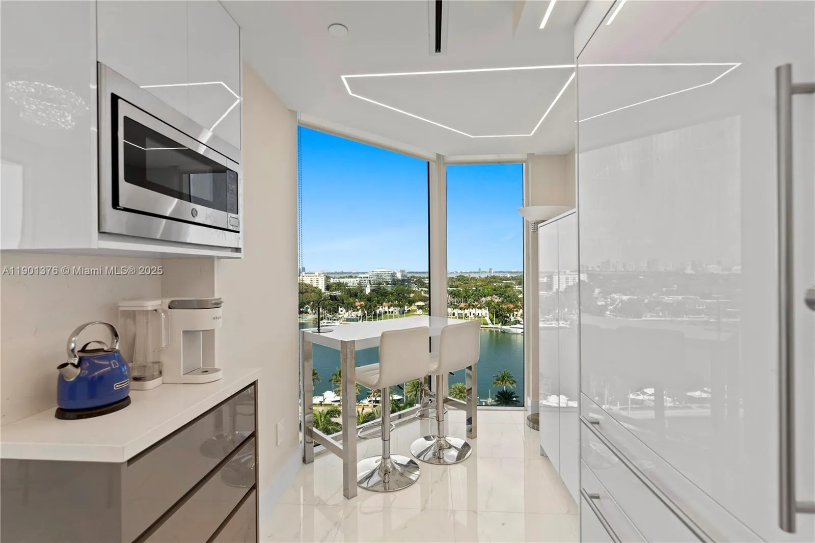 4779 Collins Ave, #1205