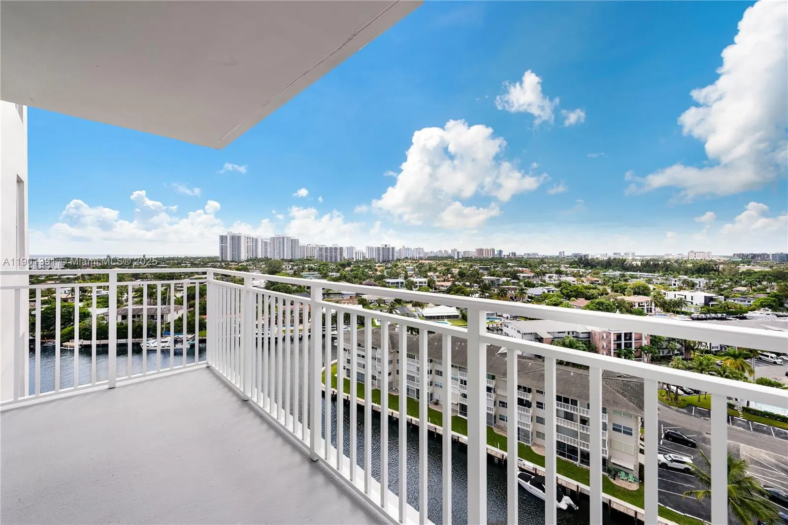 427 Golden Isles Dr, #14J