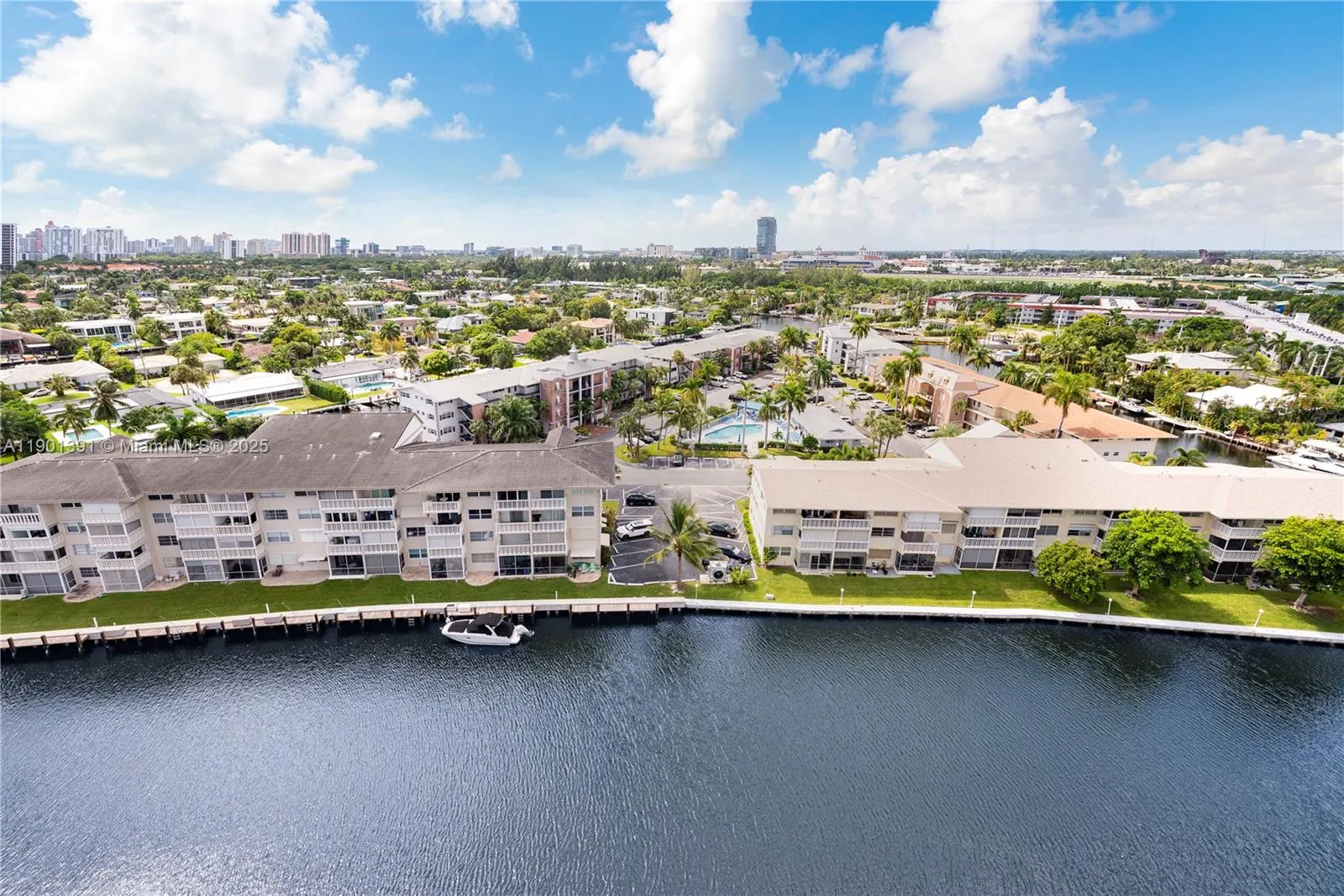 427 Golden Isles Dr, #14J