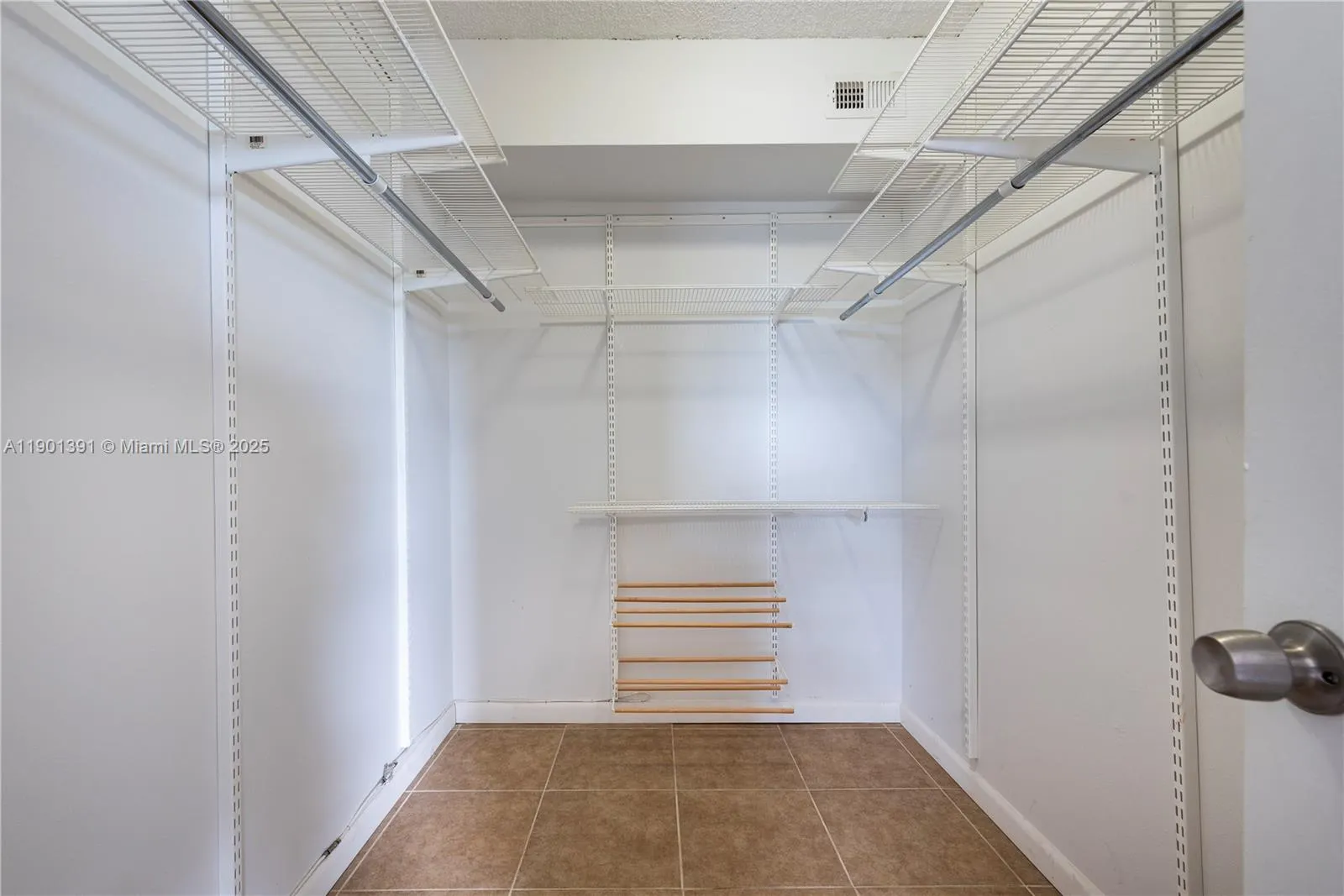 427 Golden Isles Dr, #14J