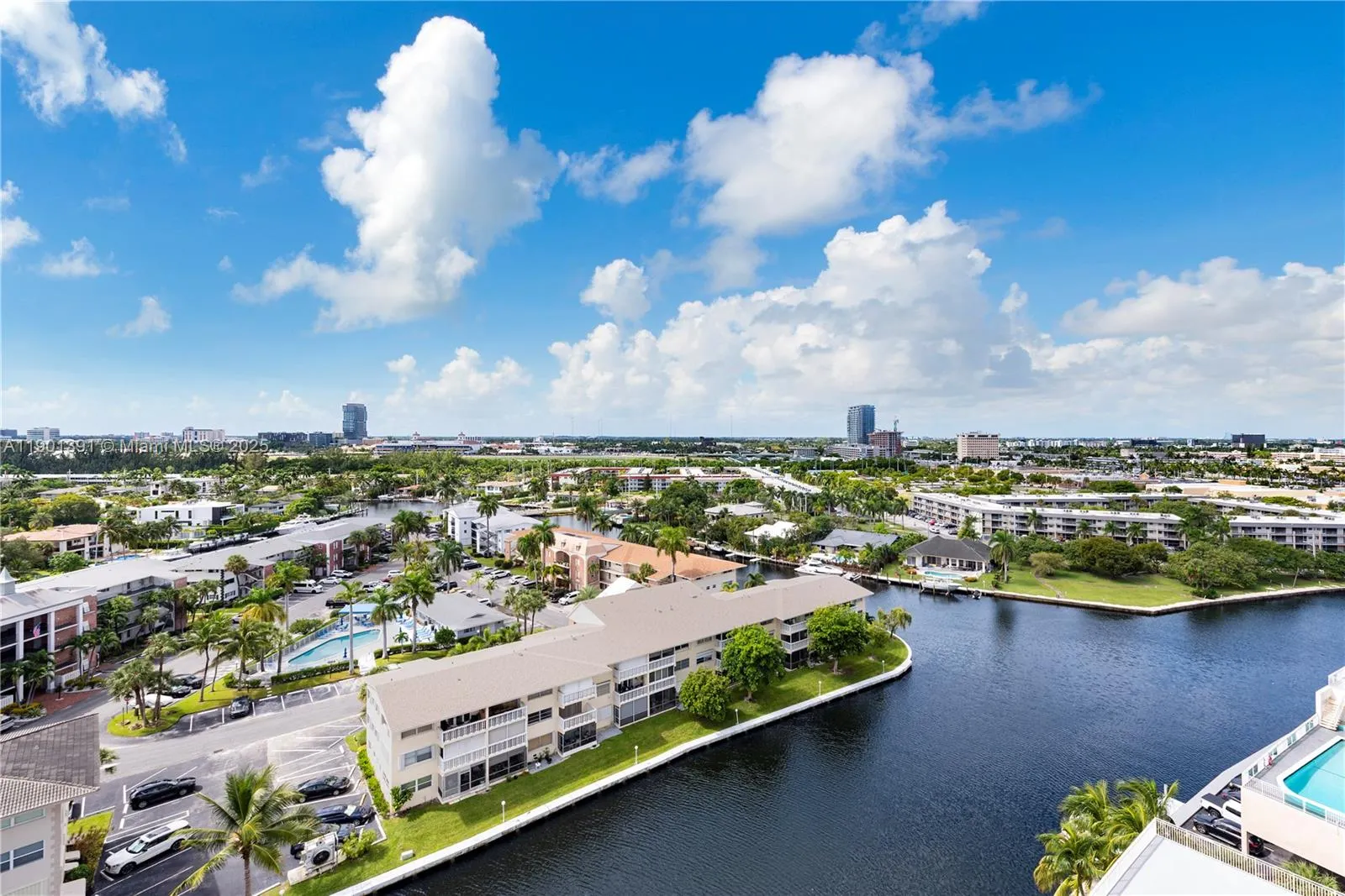 427 Golden Isles Dr, #14J