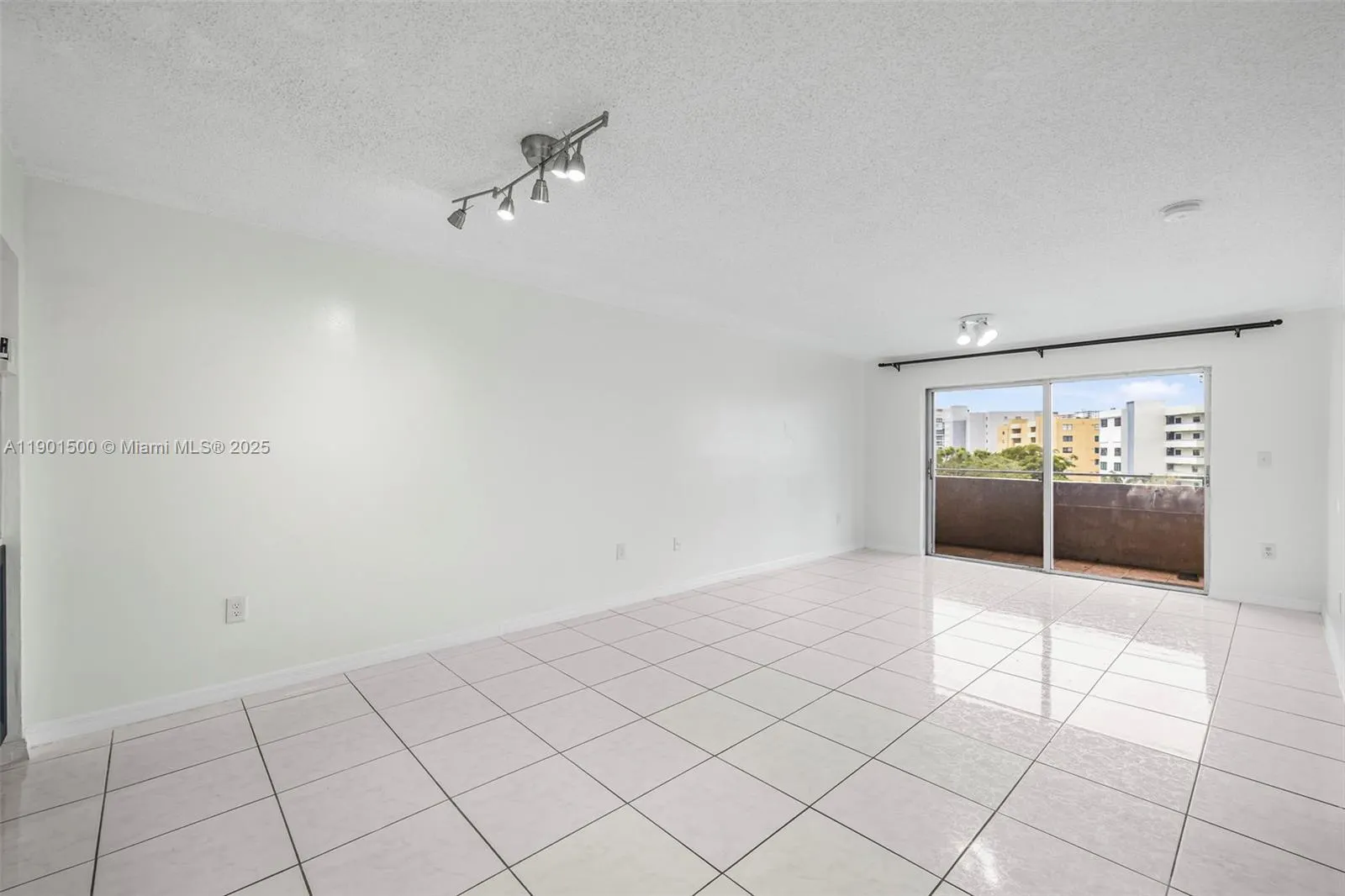 18001 N Bay Rd, #505