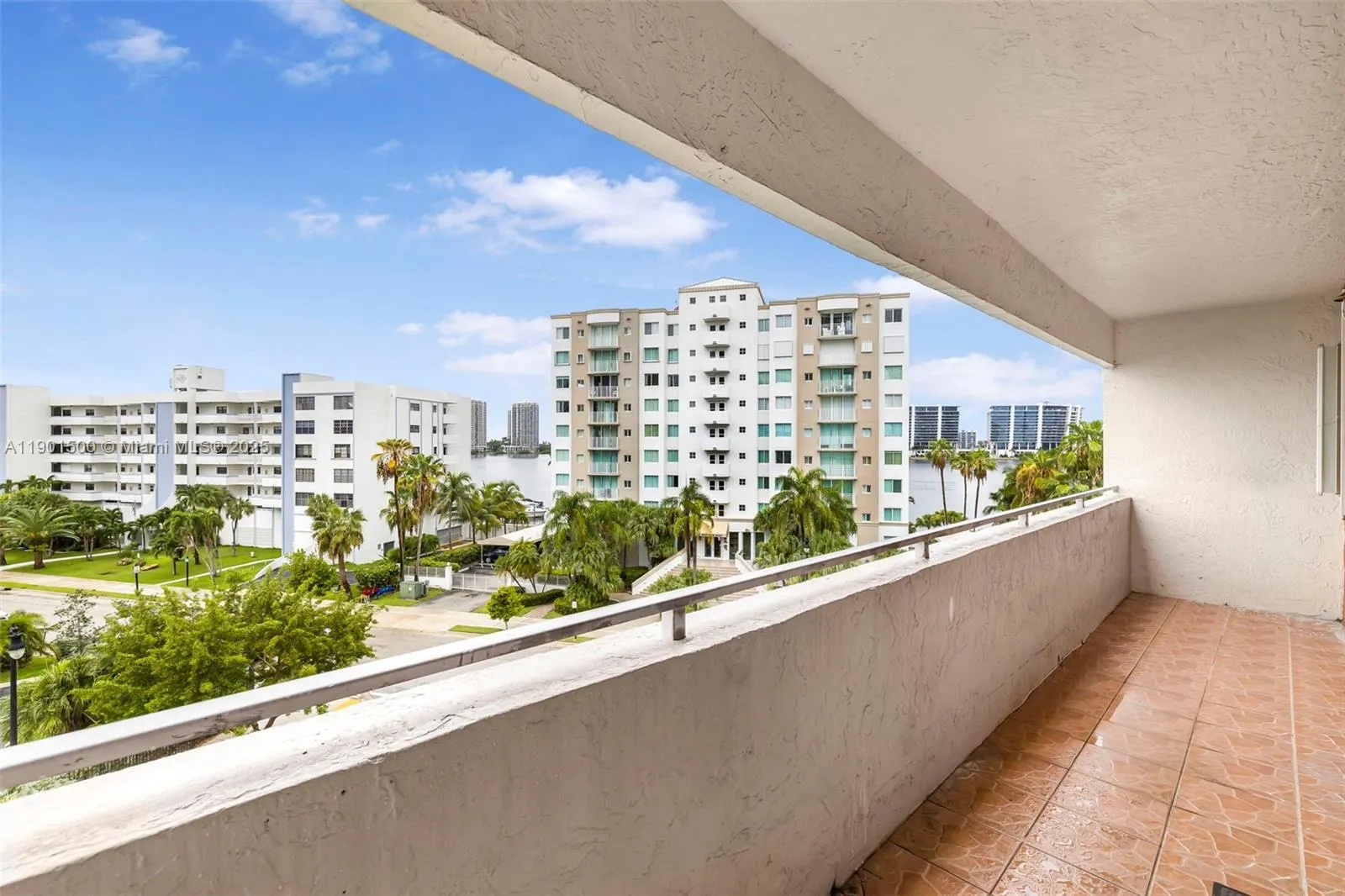 18001 N Bay Rd, #505