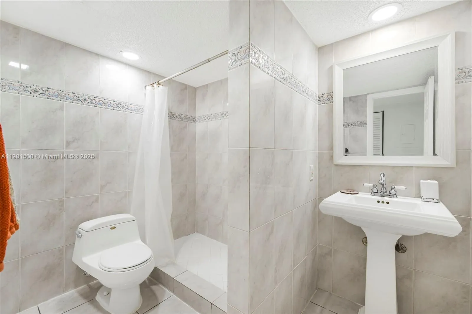 18001 N Bay Rd, #505