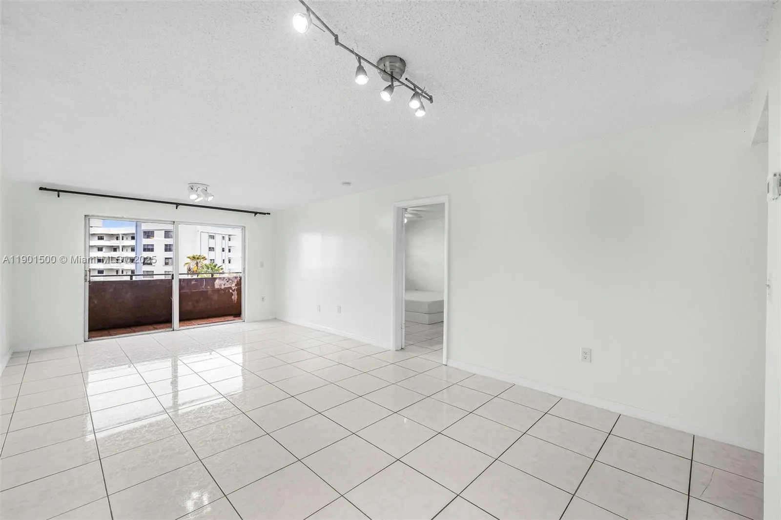 18001 N Bay Rd, #505