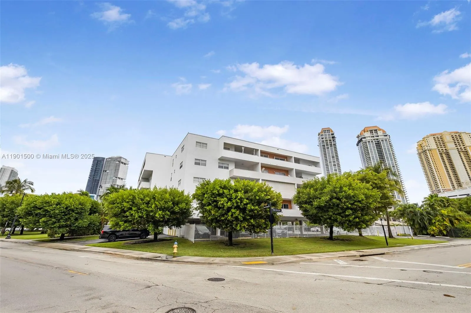 18001 N Bay Rd, #505