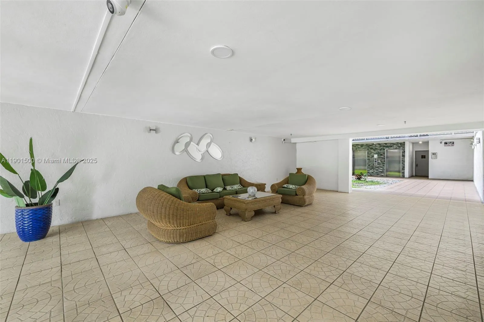 18001 N Bay Rd, #505