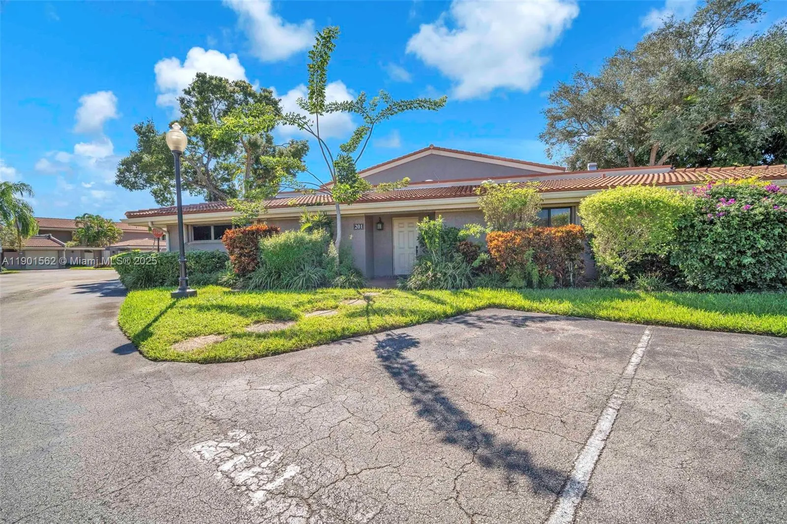 201 Dunwoody Ln, #17-87