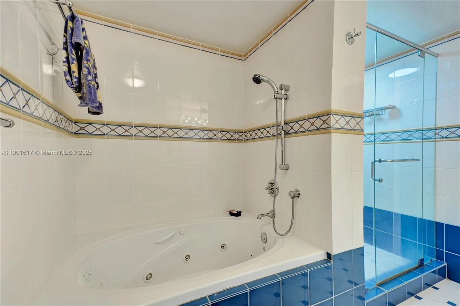 3610 Yacht Club Dr, #PH07