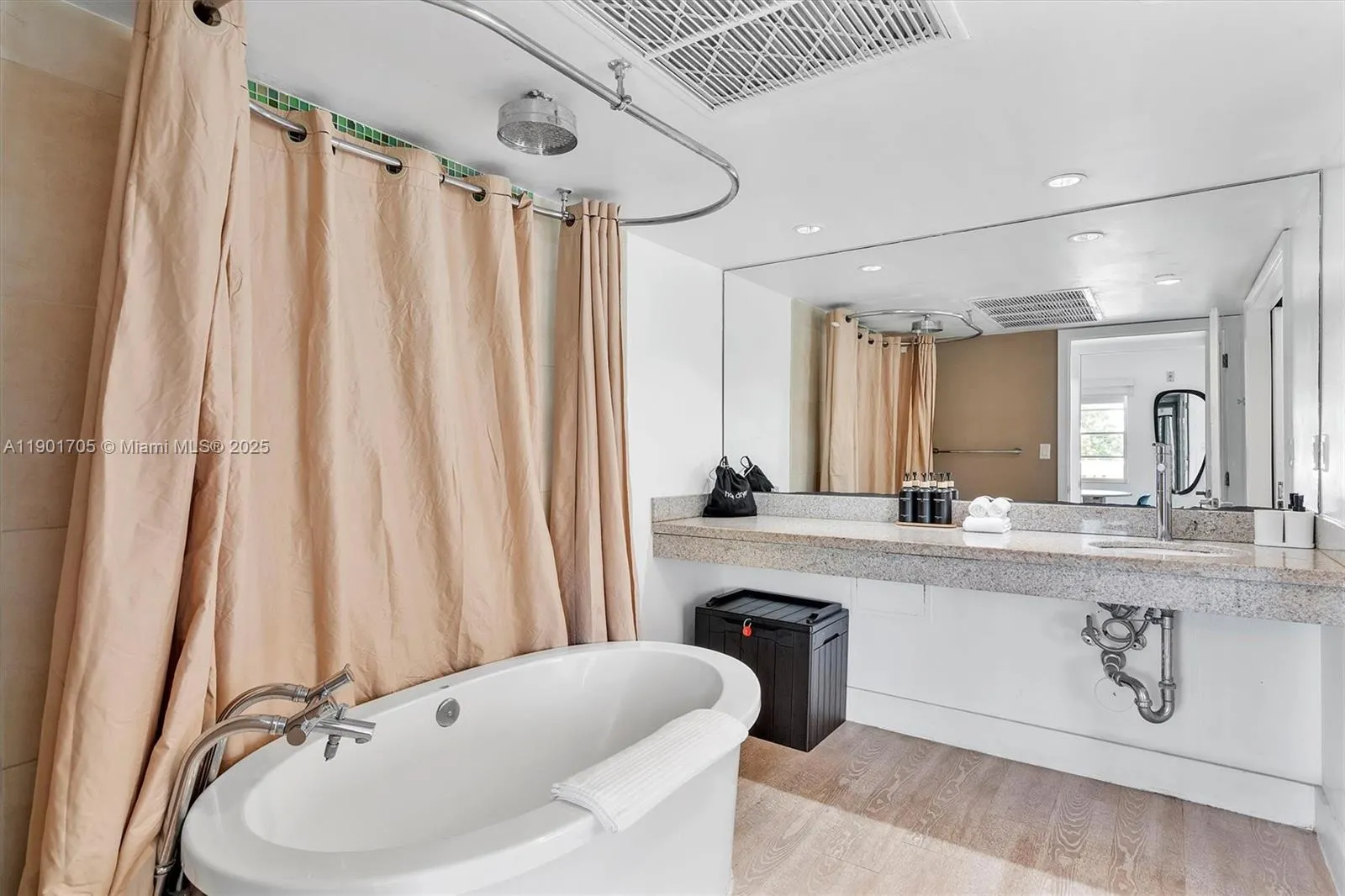 1024 Ocean Dr, #A301