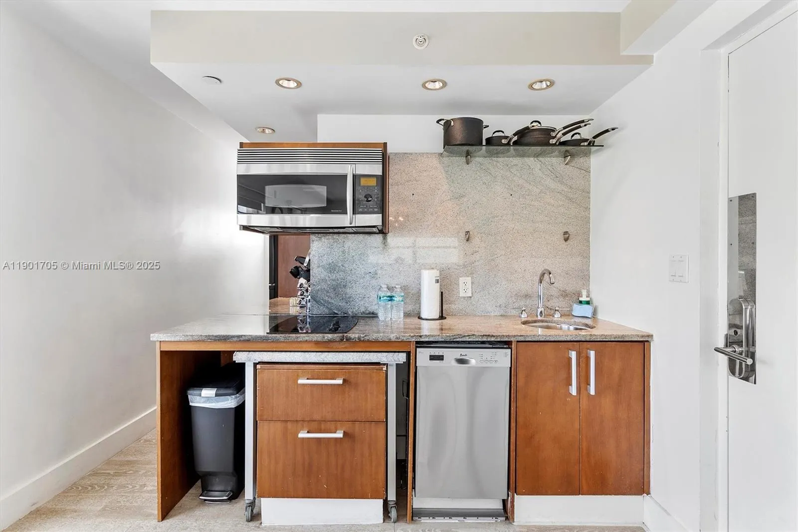 1024 Ocean Dr, #A301