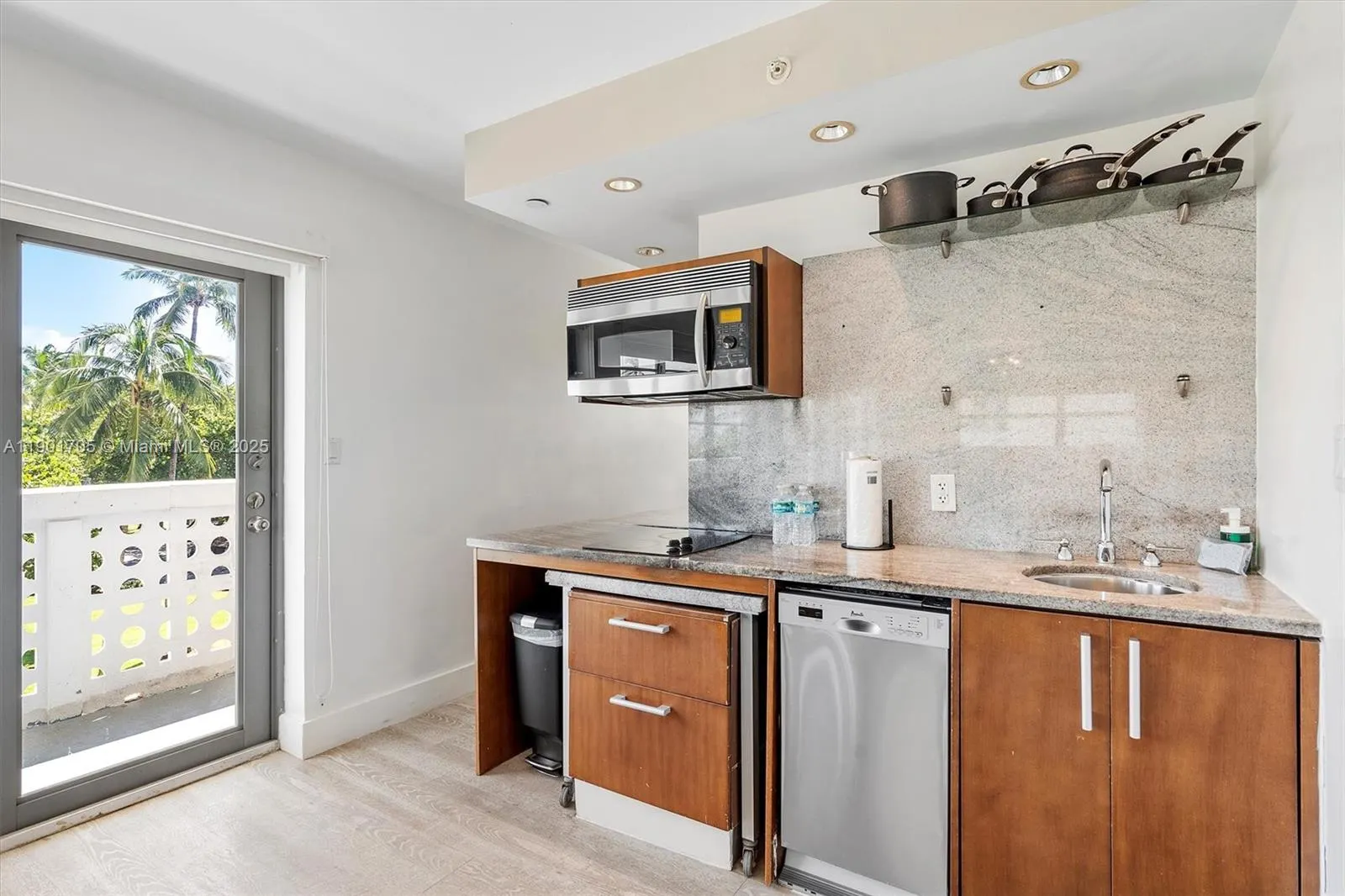 1024 Ocean Dr, #A301