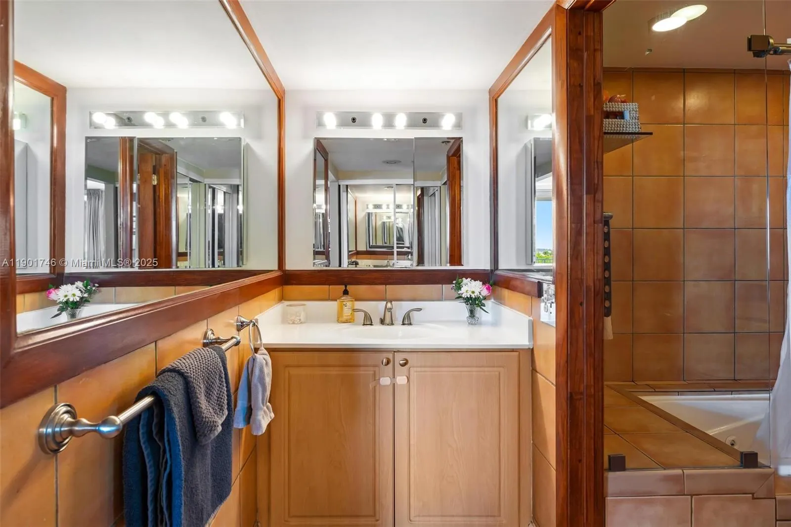 2829 Indian Creek Dr, #1001+1002