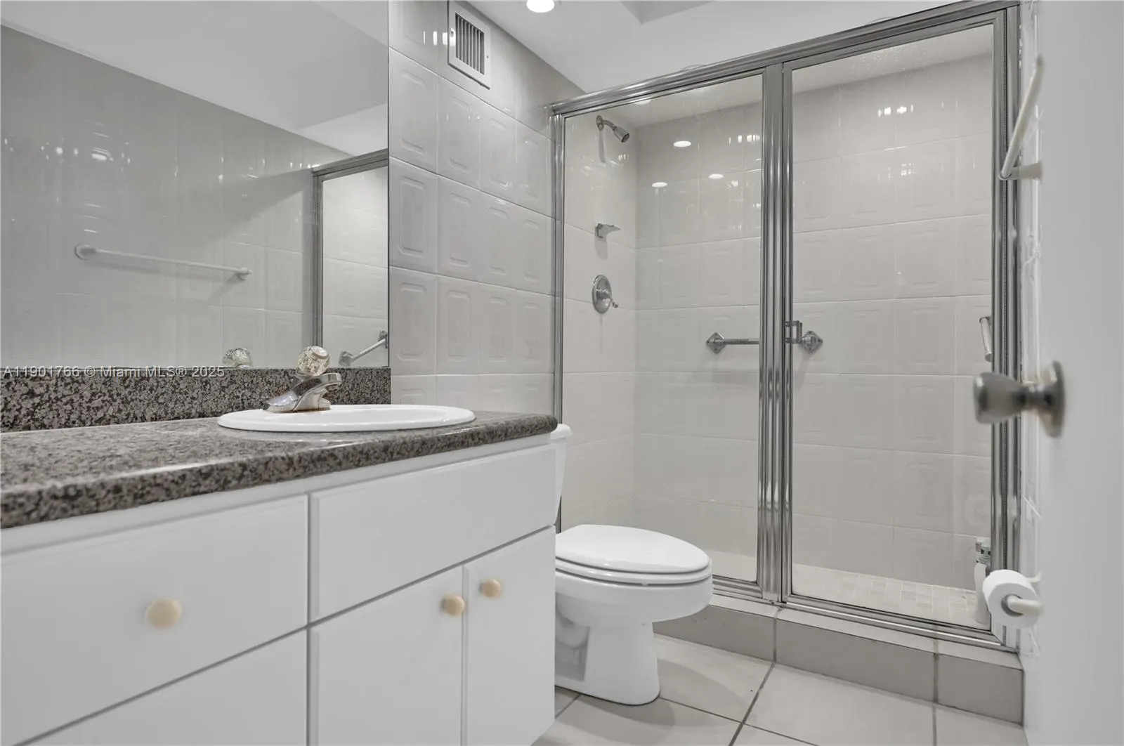 5005 Collins Ave, #824