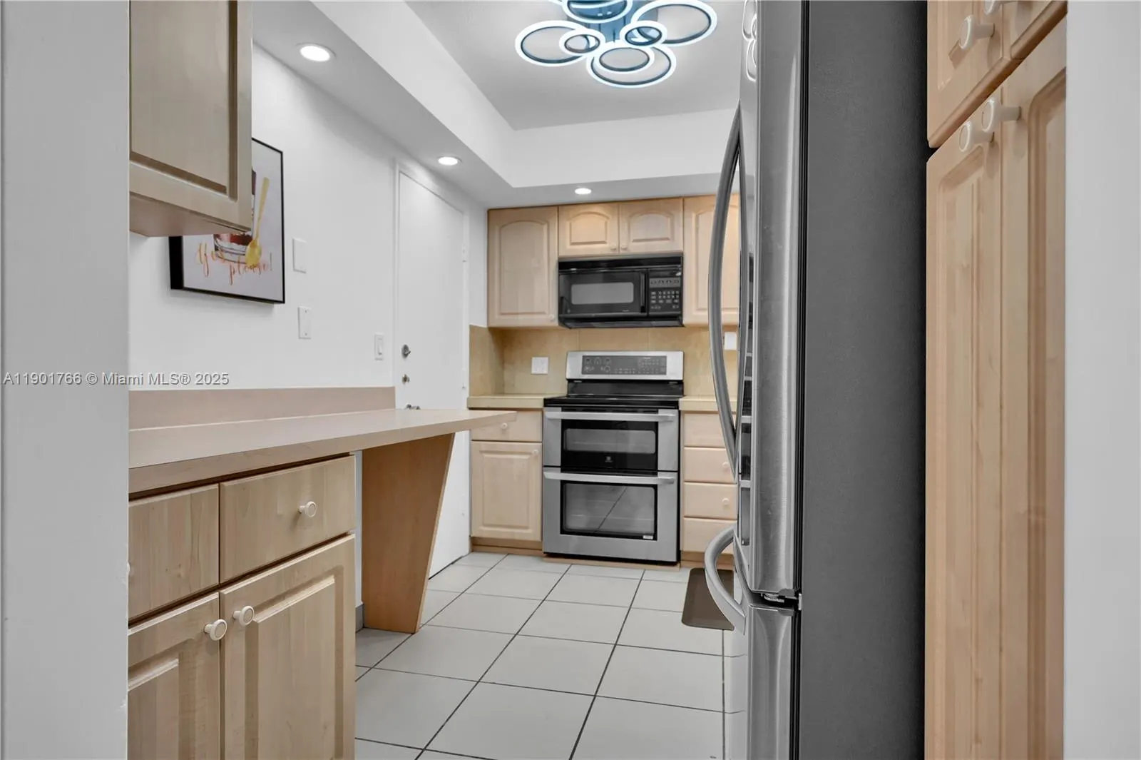 5005 Collins Ave, #824