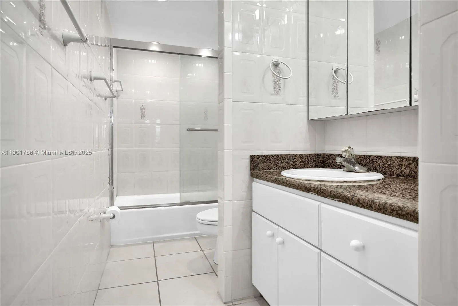 5005 Collins Ave, #824