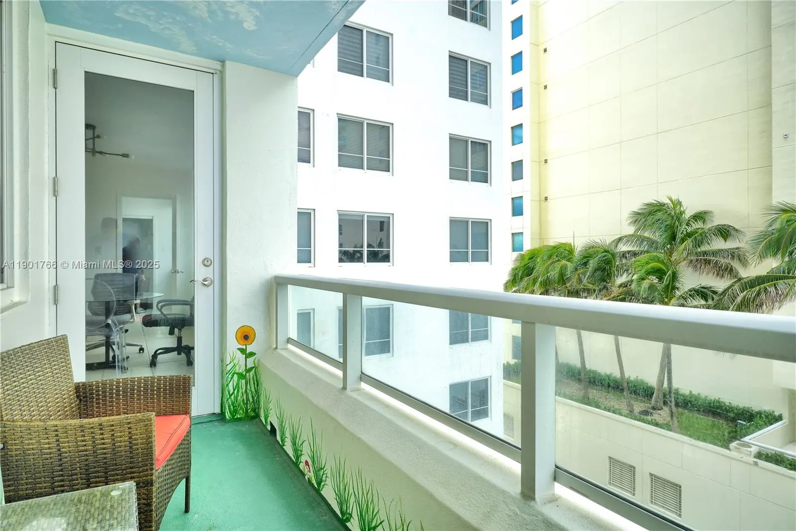 5005 Collins Ave, #824