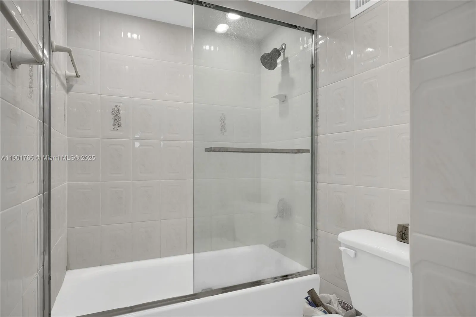 5005 Collins Ave, #824